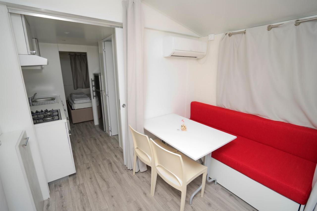 Mobile Homes Camping Kovacine Cres Esterno foto
